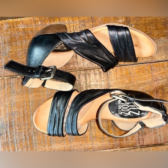 Miz Mooz Cassie Black Bovine Leather Wide Width  Ruche Strap Heeled Sandals EU38 - Picture 8 of 11